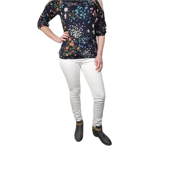 No Boundaries Junior's White Skinny Jean - Picture 2 of 6